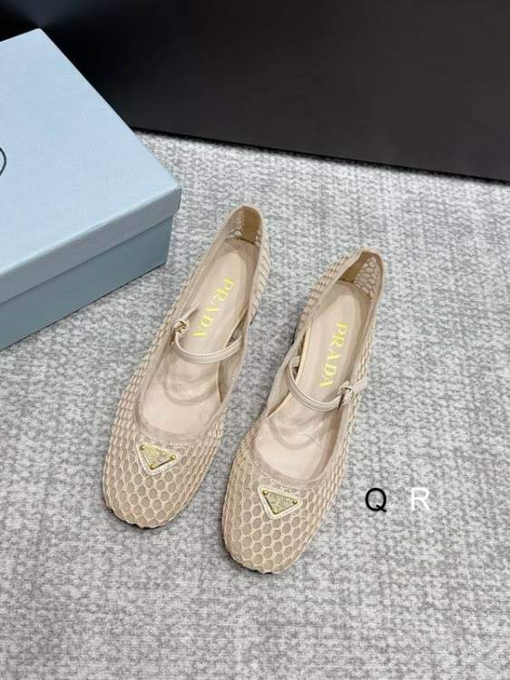 Picture of Prada Shoes _SKUPradasz35-404CMRR050219106